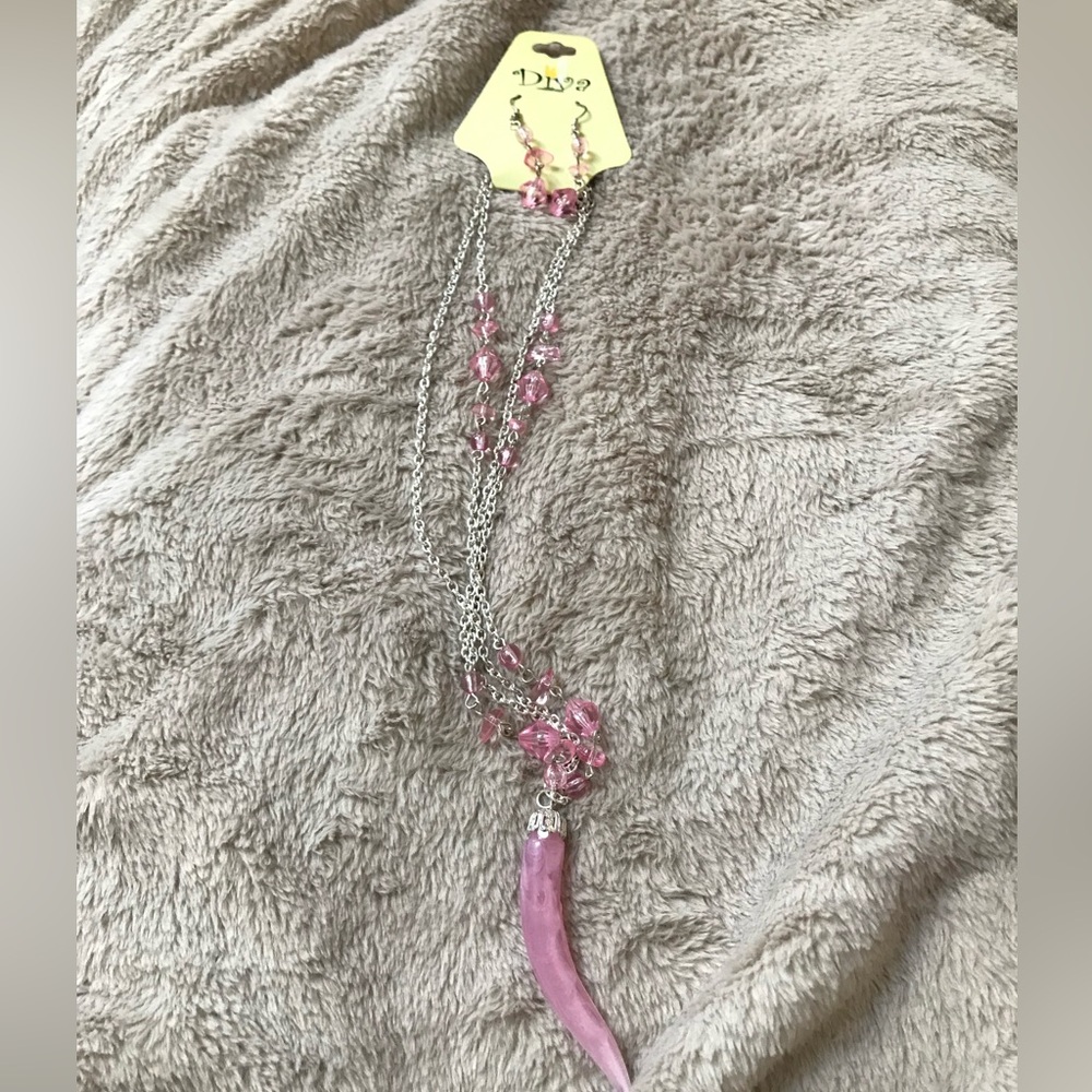 ♥️5/$20 Pink Diva Jewelry Set with Long Pendant